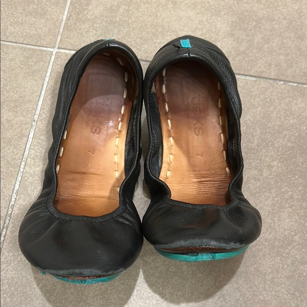 Black Tieks Flats